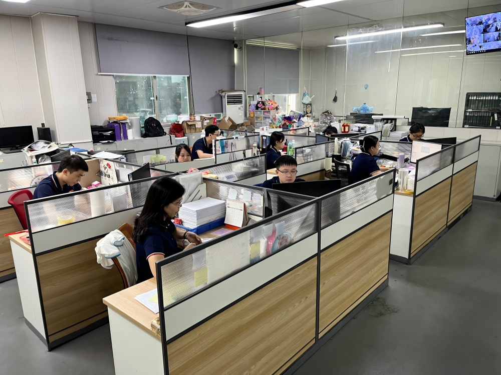 Heng Mai Packaging office and customer service team